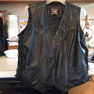 Ladies leather vest, Sz- XL in good condition